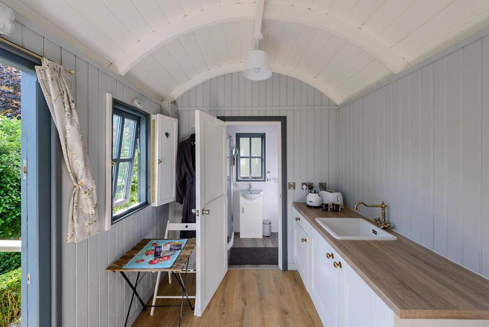 Hawthorn Hut Kilkenny Glamping At Jenkinstown House Hotel Jenkinstown Park Buitenkant foto