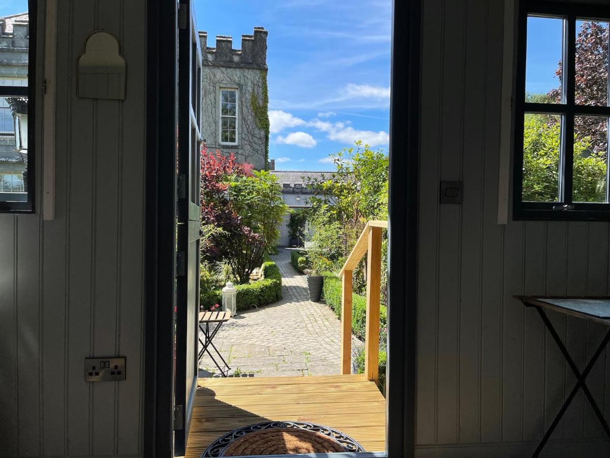Hawthorn Hut Kilkenny Glamping At Jenkinstown House Hotel Jenkinstown Park Buitenkant foto